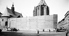 (#32) Mały Rynek, widoczna Wikarówka kościoła Mariackiego